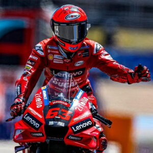 Francesco Bagnaia đội mũ bảo hiểm Suomy chiến thắng chặng đua MotoGP Tây Ban Nha 2022