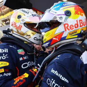Hai tay đua Red Bull đều sử dụng mũ bảo hiểm Schuberth ăn mừng chiến thắng GP Tây Ban Nha 2022