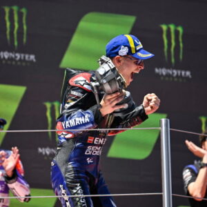 Fabio Quartararo mũ bảo hiểm Scorpion chiến thắng chặng đua MotoGP Catalunya 2022