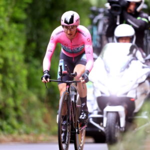 Jai Hindley sử dụng xe đạp Specialized thi đấu chặng đua cuối cùng Giro D'Italia 2022
