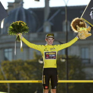 Jonas Vingegaard vô địch Tour de France 2022 bằng chiếc xe đạp Cervelo