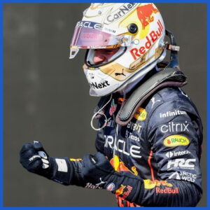 Max Verstappen đội mũ bảo hiểm Schuberth ăn mừng chiến thắng GP Pháp 2022