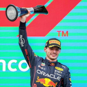 Max Verstappen ăn mừng chiến thắng GP Hungary 2022