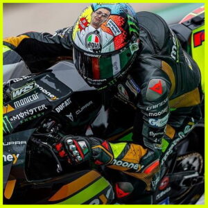 Mũ bảo hiểm AGV ‘Giuseppe Giacobazzi’ của Marco Bezzecchi ở chặng đua MotoGP San Marino 2022