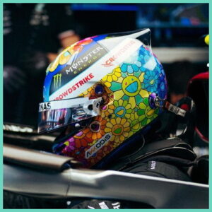 Mũ bảo hiểm Bell ‘Những bông hoa vui vẻ’ của Lewis Hamilton ở chặng đua GP Nhật Bản 2022