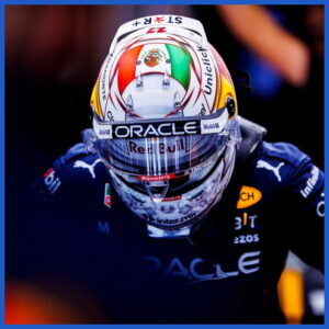 Chiếc mũ bảo hiểm Schuberth của Sergio Perez ở chặng đua GP Nhật Bản 2022