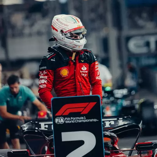 Ảnh: Chiếc mũ bảo hiểm Bell Grazie Ferrari của Charles Leclerc (hình 2)